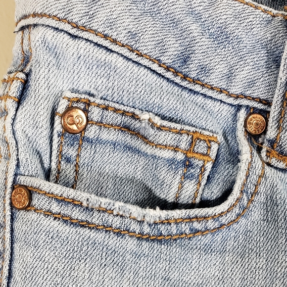 Women's jean shorts - Picture 4 of 5